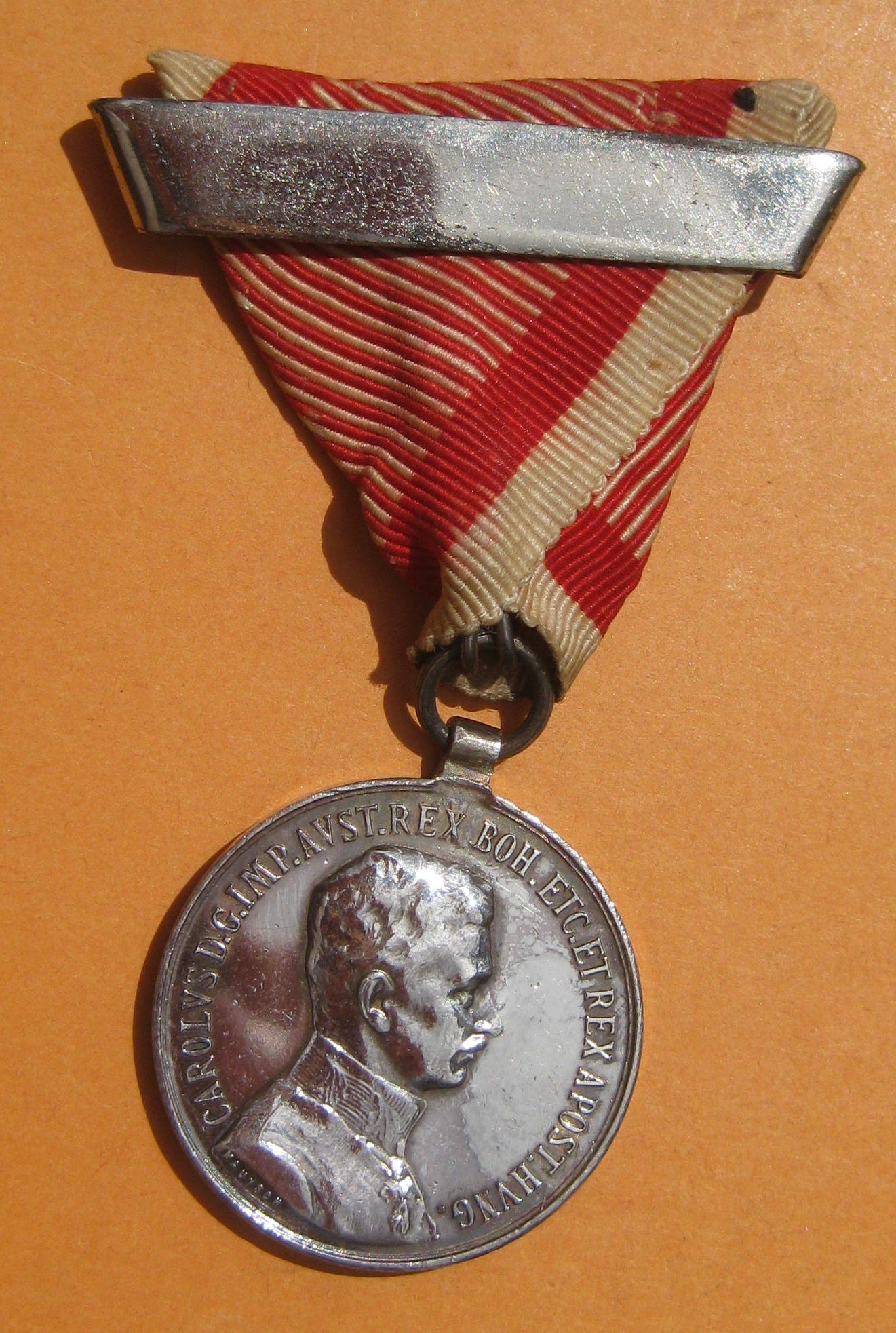 H.W. Medaille Österreich 1914 Kleine silberne Tapferkeitsmedaille Variante MIT RANDPUNZE