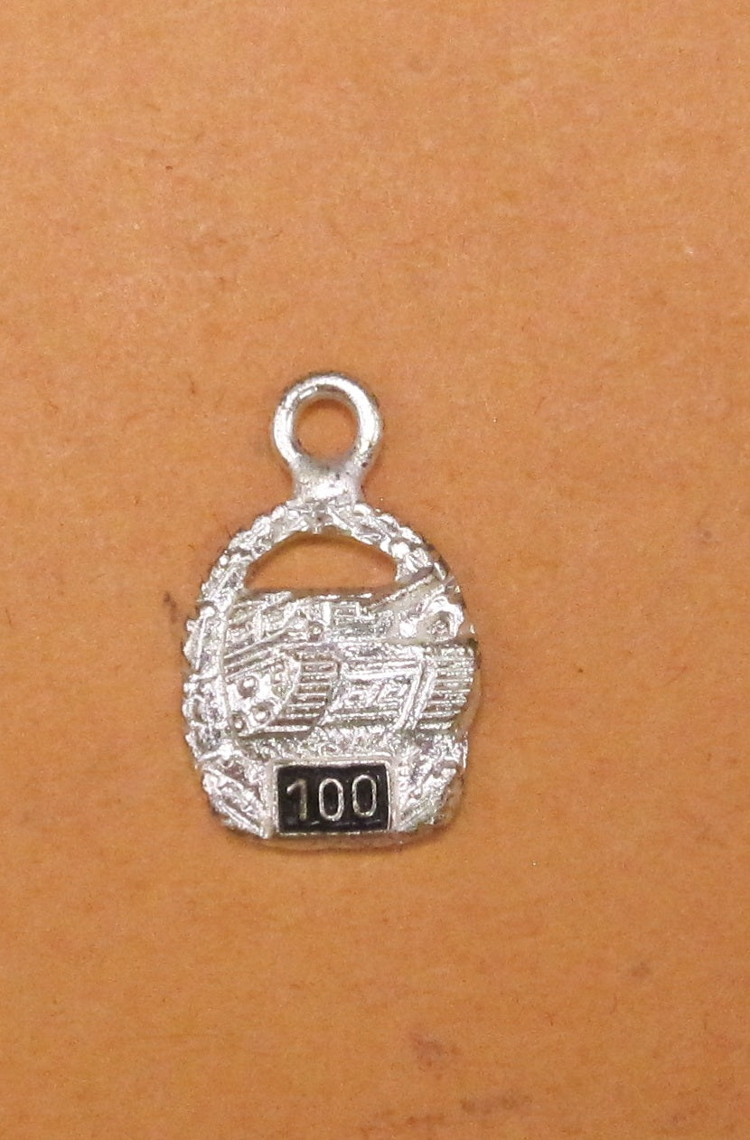 H.W.  -  - Miniatur Panzerkampfabzeichen der Wehrmacht in Silber mit Einsatzzahl 100 Modell / Ausführung 1957