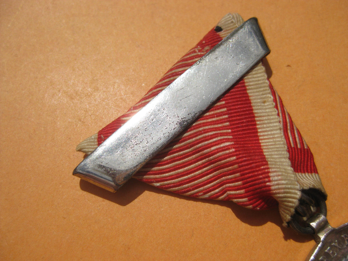 Kleine silberne Tapferkeitsmedaille Variante MIT RANDPUNZE Medaille Österreich 1914             H.W.