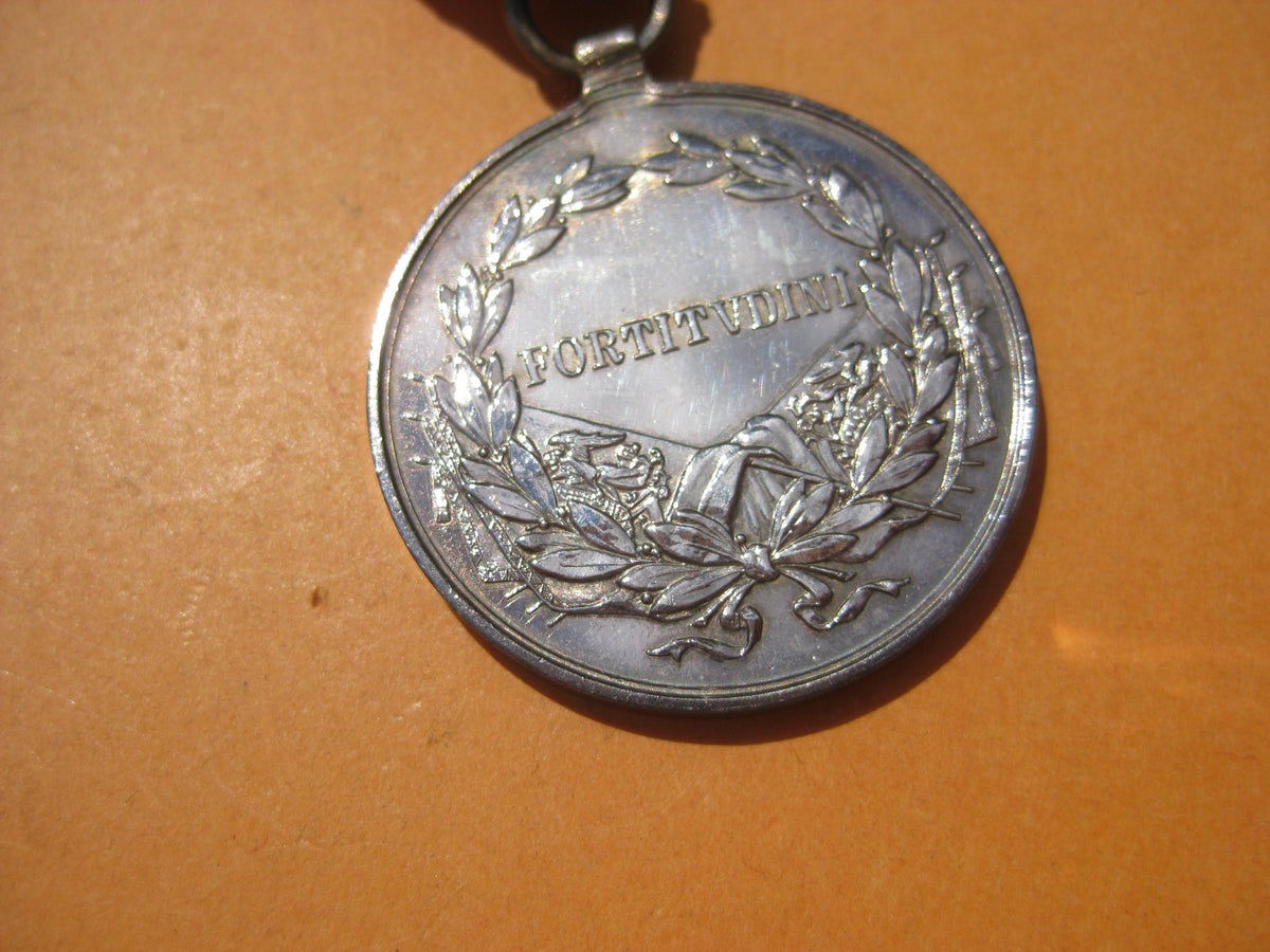 Kleine silberne Tapferkeitsmedaille Variante MIT RANDPUNZE Medaille Österreich 1914             H.W.