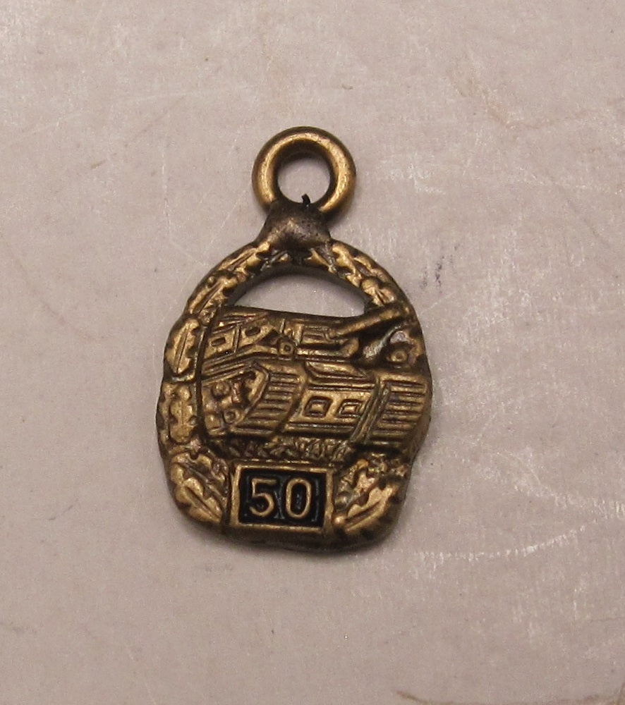 H.W.  -  - Miniatur Panzerkampfabzeichen der Wehrmacht in Bronze mit Einsatzzahl 50 Modell / Ausführung 1957