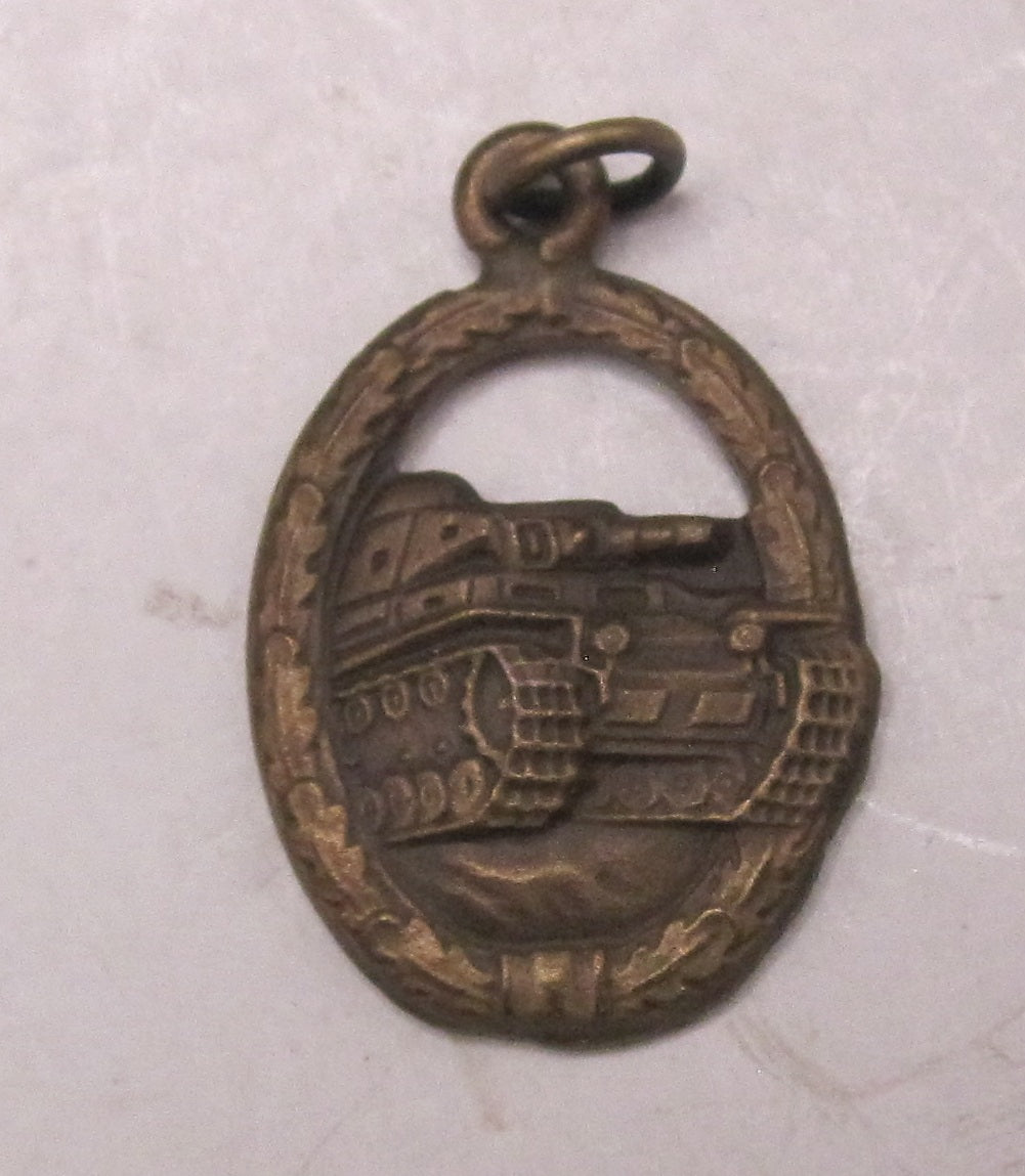H.W.  -  - Miniatur Panzerkampfabzeichen der Wehrmacht in Bronze Modell / Ausführung 1957