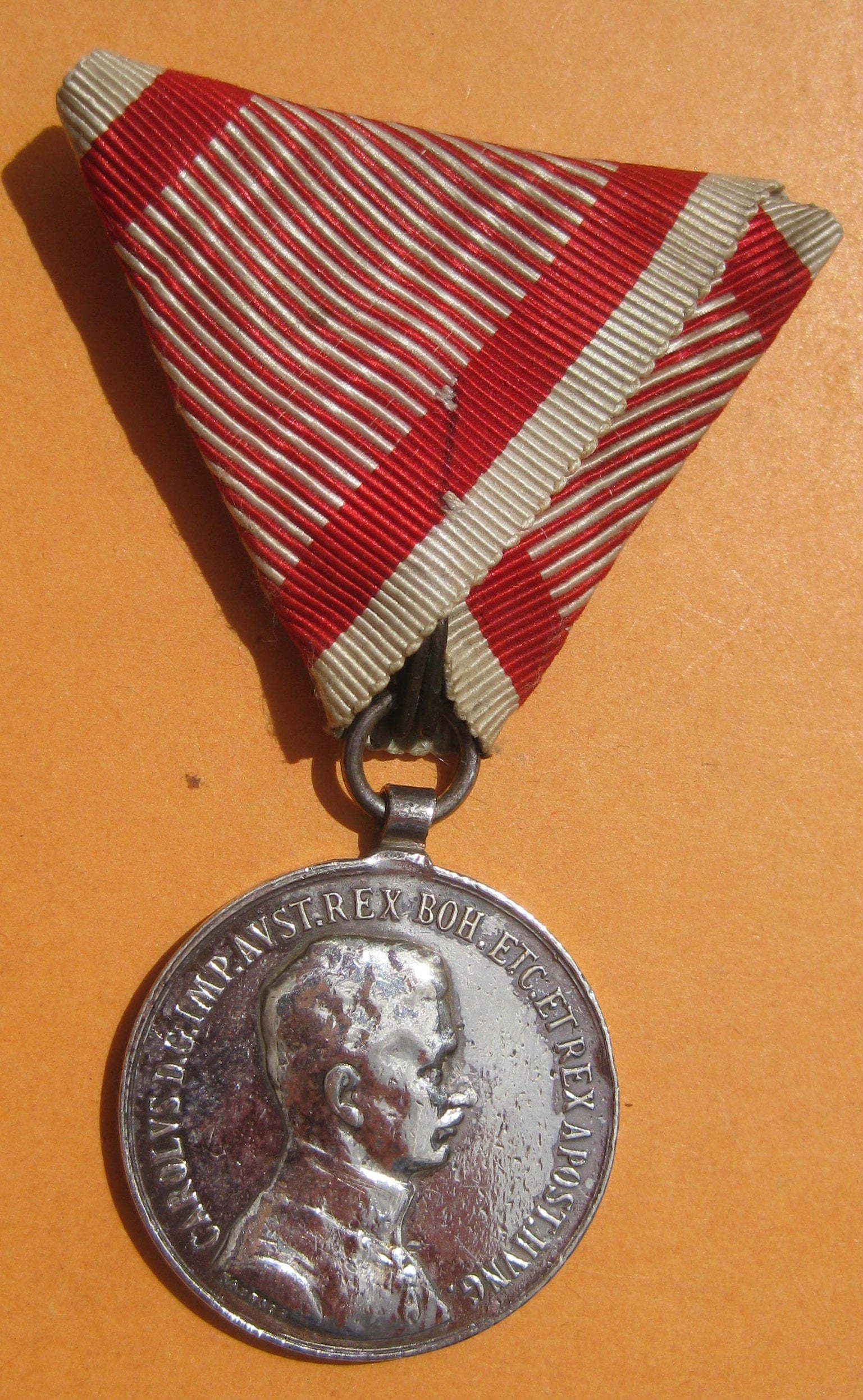 H.W. Medaille Österreich 1914 Kleine silberne Tapferkeitsmedaille Variante MIT RANDPUNZE