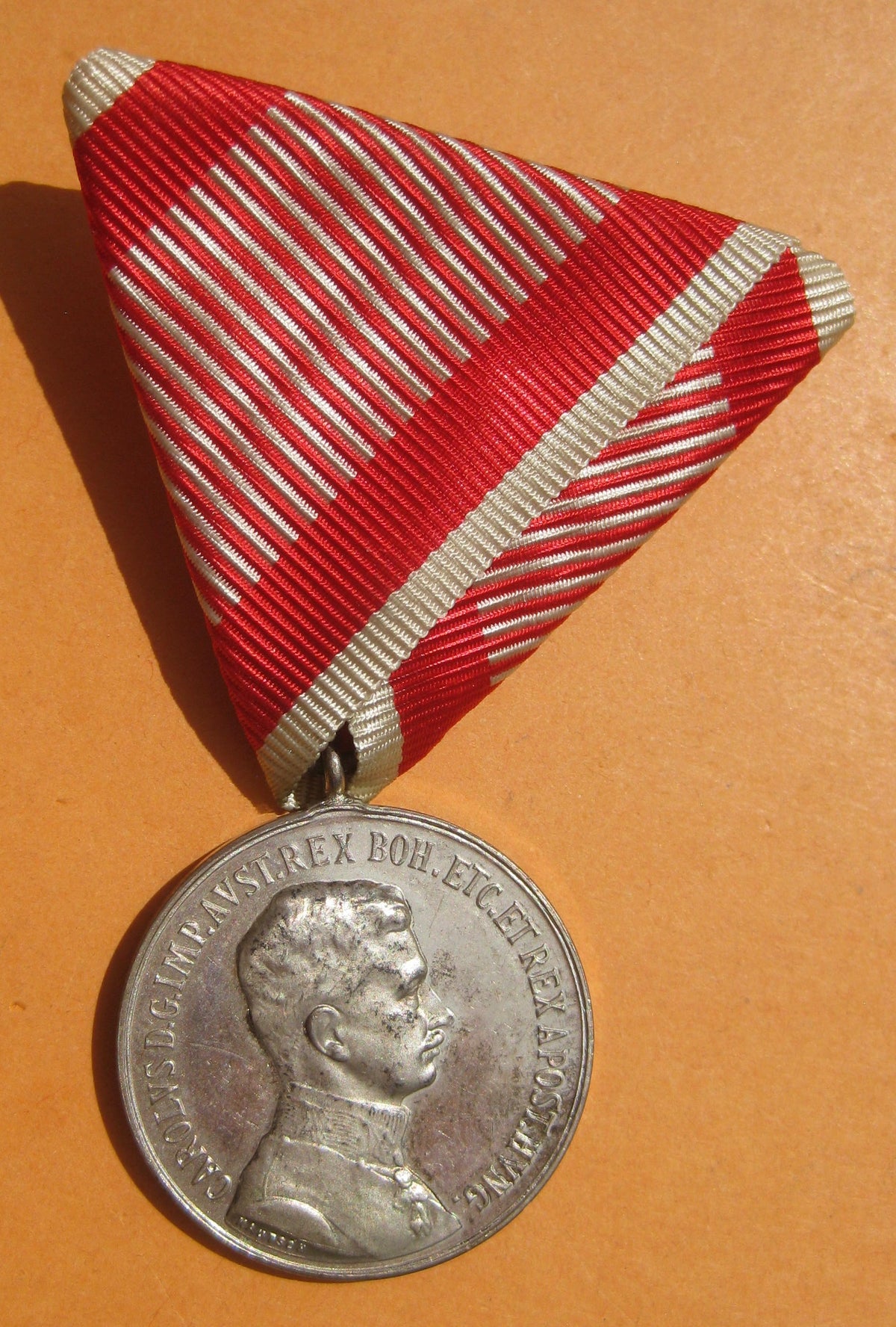 Kleine silberne Tapferkeitsmedaille Variante MIT RANDPUNZE Medaille Österreich 1914       H.W.