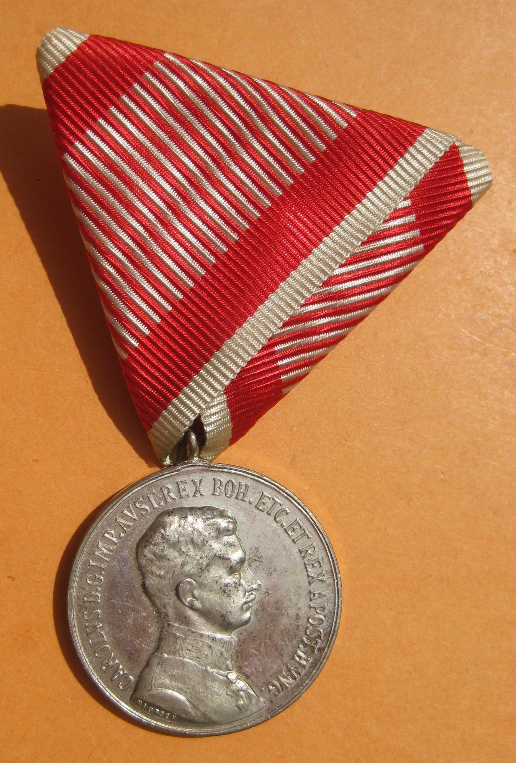 H.W. Medaille Österreich 1914 kleine silberne Tapferkeitsmedaille Variante MIT RANDPUNZE