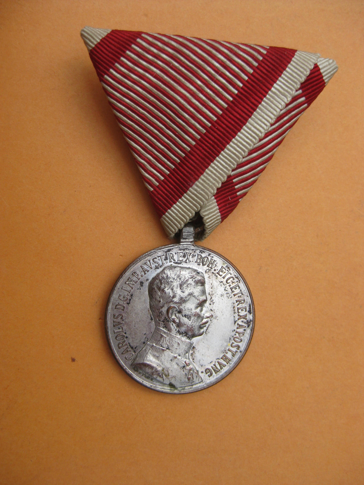 H.W. kleine silberne Tapferkeitsmedaille Variante MIT RANDPUNZE Medaille Österreich 1914