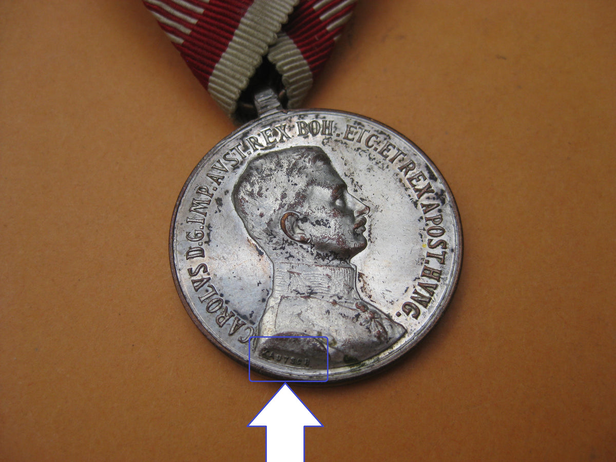 H.W. kleine silberne Tapferkeitsmedaille Variante MIT RANDPUNZE Medaille Österreich 1914