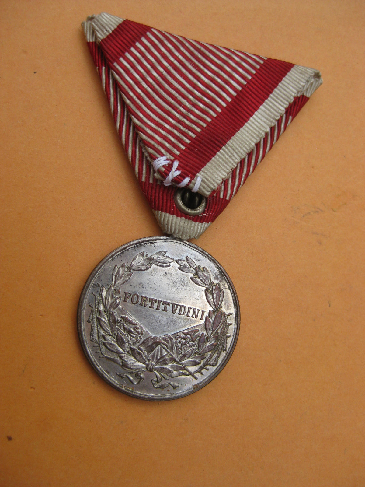H.W. kleine silberne Tapferkeitsmedaille Variante MIT RANDPUNZE Medaille Österreich 1914
