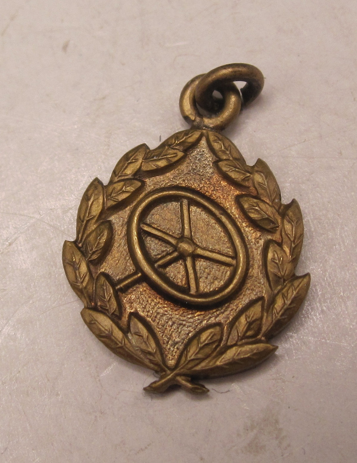 H.W.  -  - Miniatur Kraftfahrbewährungsabzeichen der Wehrmacht in Bronze Modell / Ausführung 1957