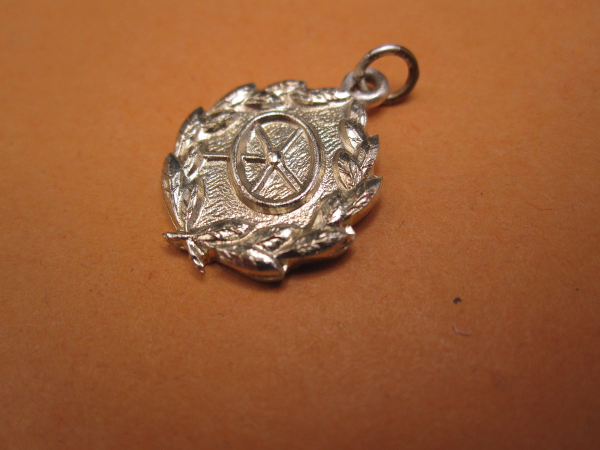 H.W.  -  - Miniatur Kraftfahrbewährungsabzeichen der Wehrmacht in Silber Modell / Ausführung 1957