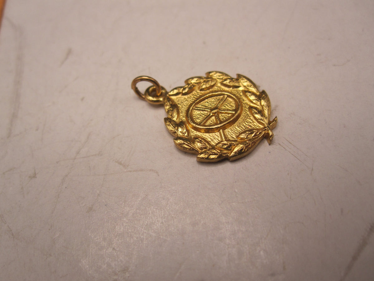 H.W.  -  - Miniatur Kraftfahrbewährungsabzeichen der Wehrmacht in Gold Modell / Ausführung 1957