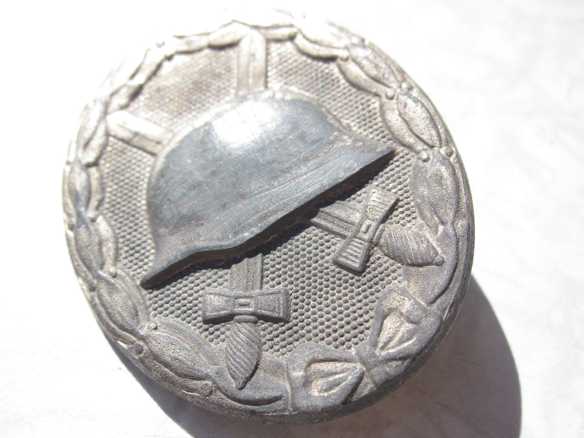 Verwundetenabzeichen 1939 in Silber Hersteller: &quot;107&quot;