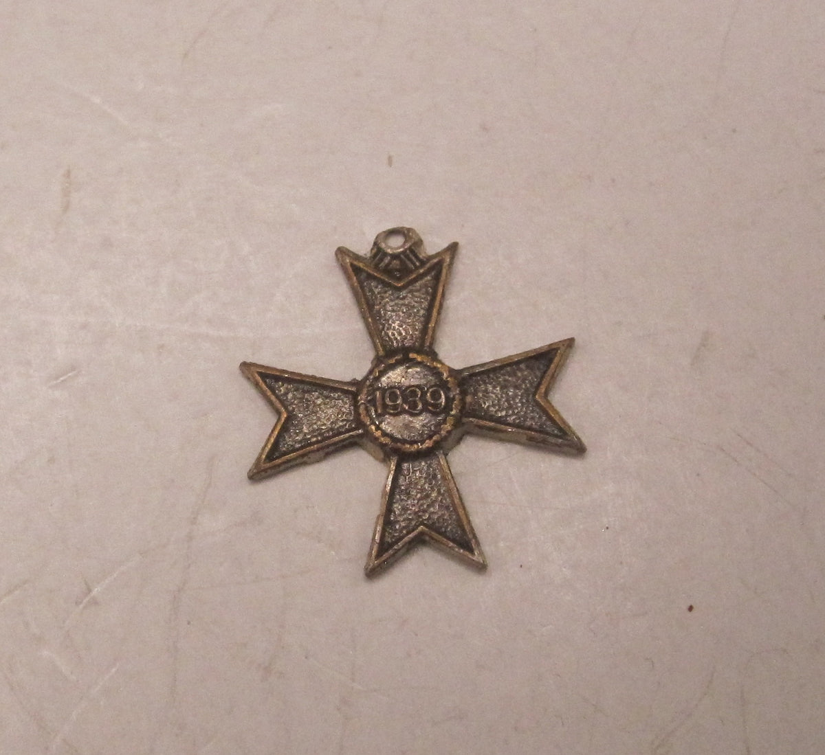 H.W.  -  - Miniatur Ritterkreuz des Kriegsverdienstkreuz 1939 Modell / Ausführung 1957