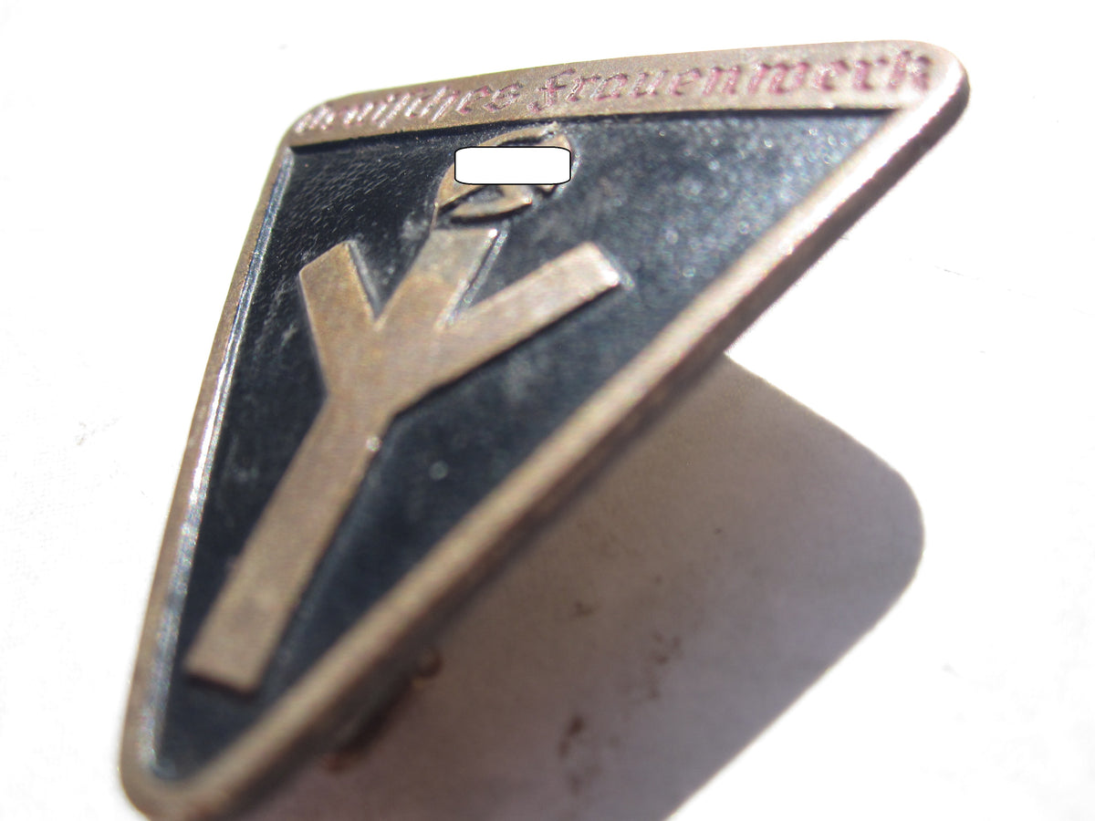 Mitgliedsabzeichen deutsche NS-Frauenschaft NSF Hersteller: 1/00 Werner Redo / Saarlautern