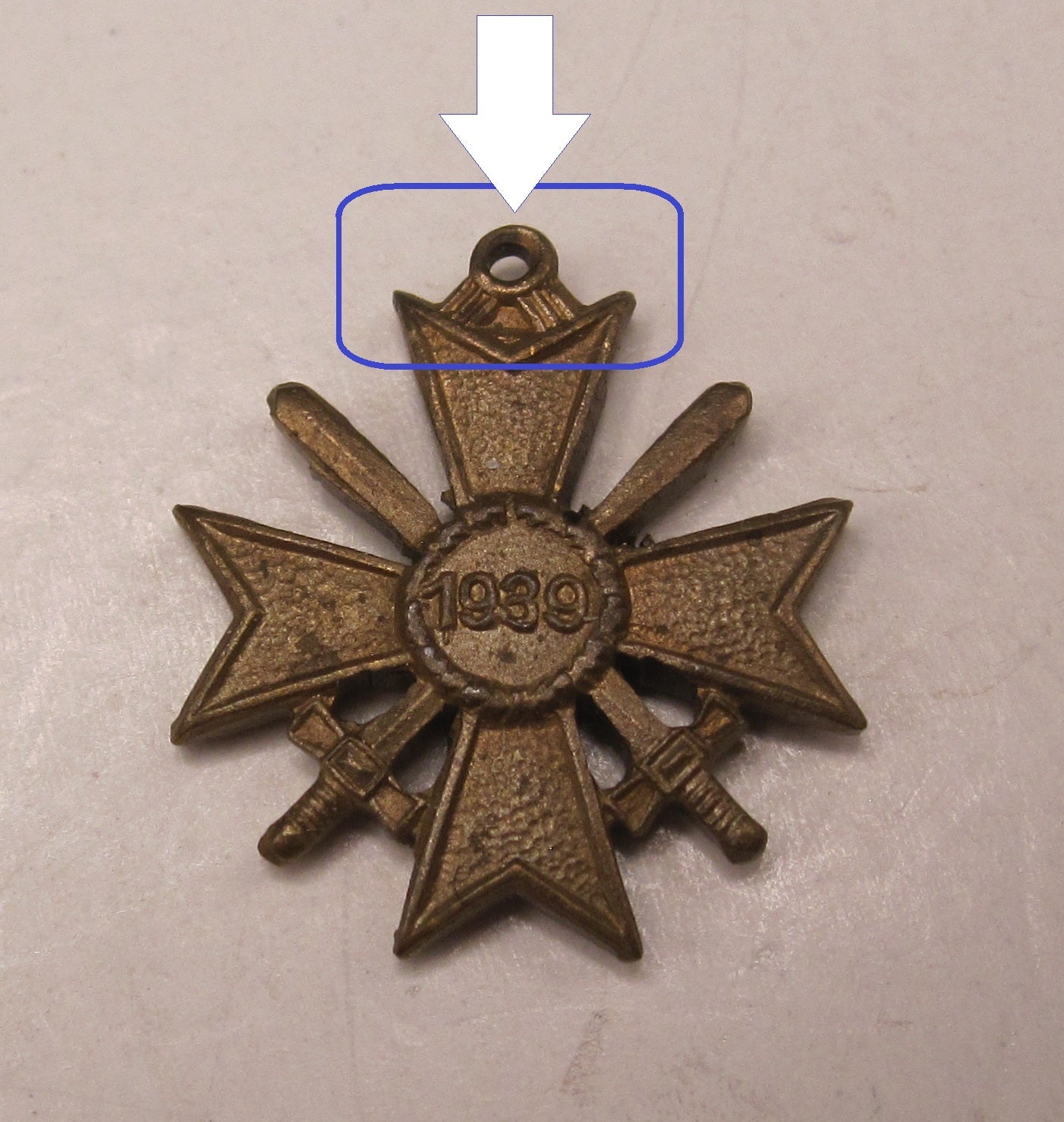 H.W.  -  - Miniatur Ritterkreuz des Kriegsverdienstkreuz 1939 Modell / Ausführung 1957