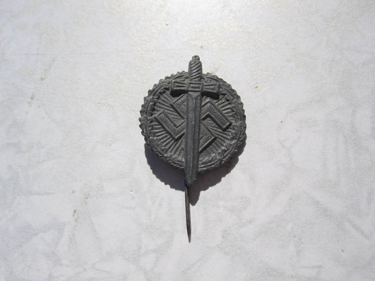 Winterhilfswerk (WHW) Abzeichen Hakenkreuz mit Schwert