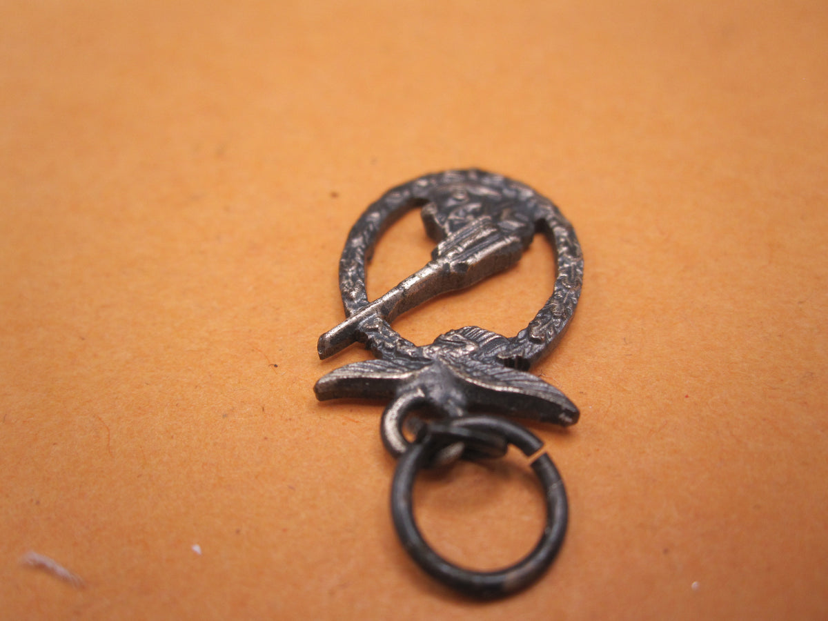 H.W.  -  - Miniatur Flakkampfabzeichen der Luftwaffe Modell / Ausführung 1957