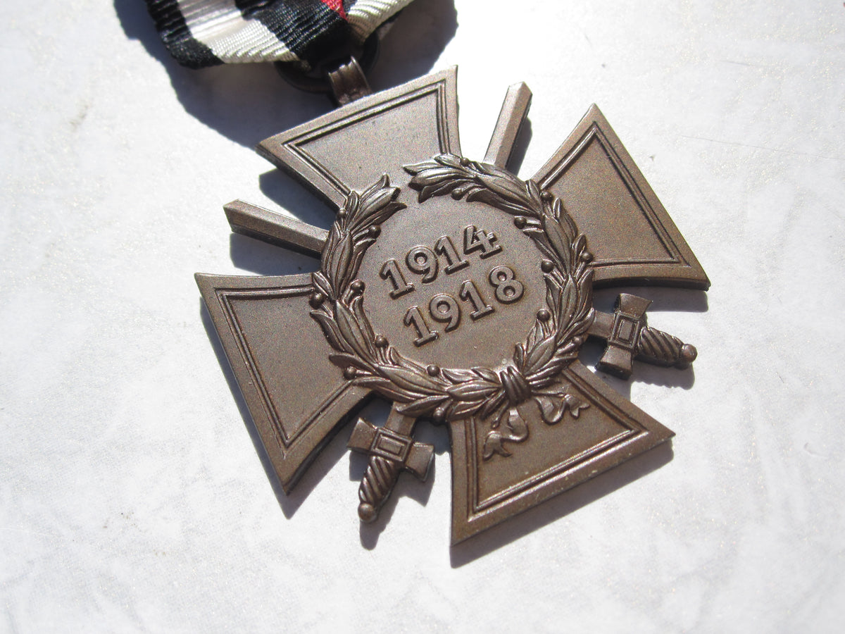Ehrenkreuz für Frontkämpfer 1914 - 1918 Hersteller:  R.V.9 mit Verleihungsurkunde
