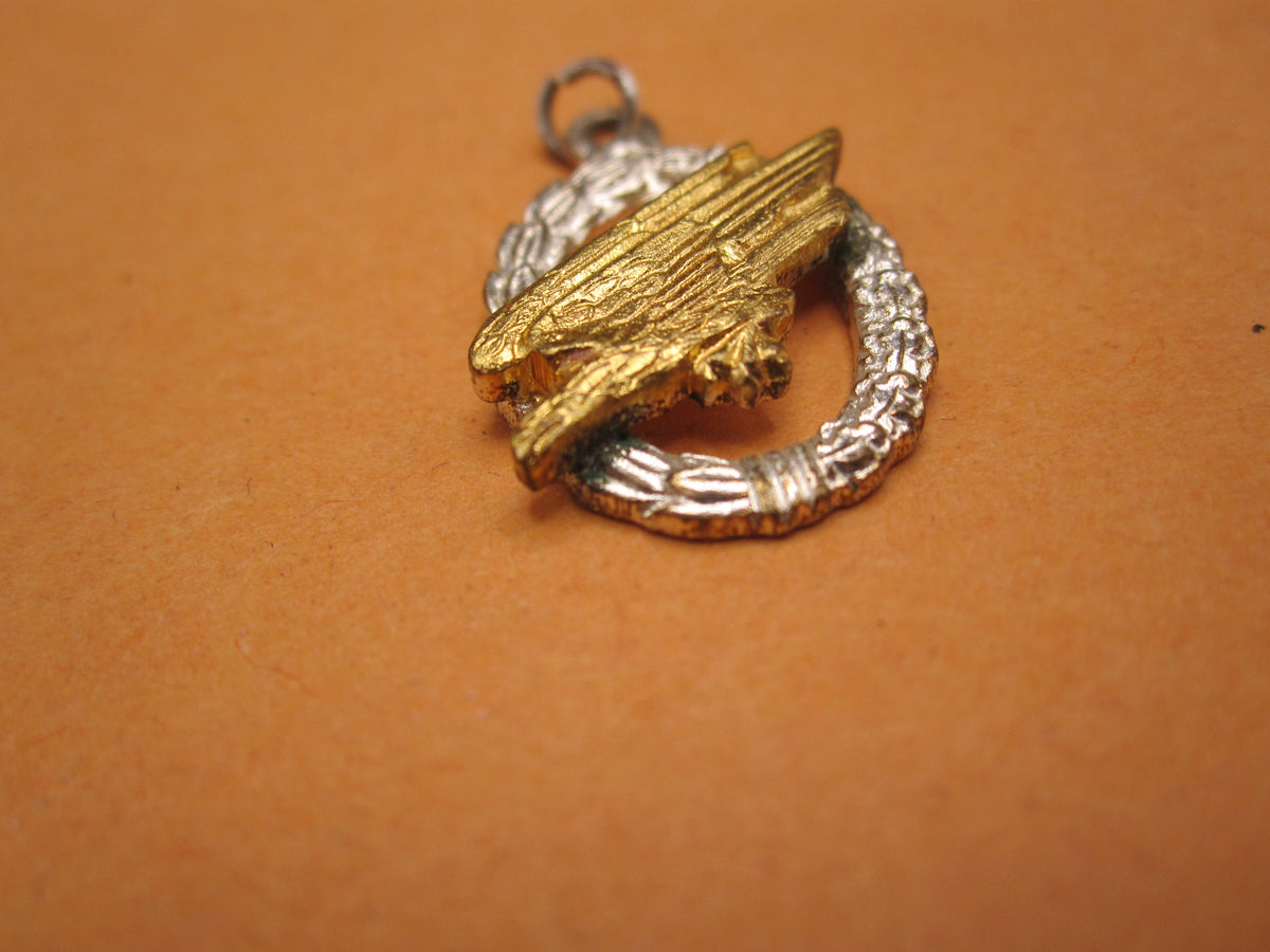 H.W.  -  - Miniatur Fallschirmschützenabzeichen der Luftwaffe Modell / Ausführung 1957