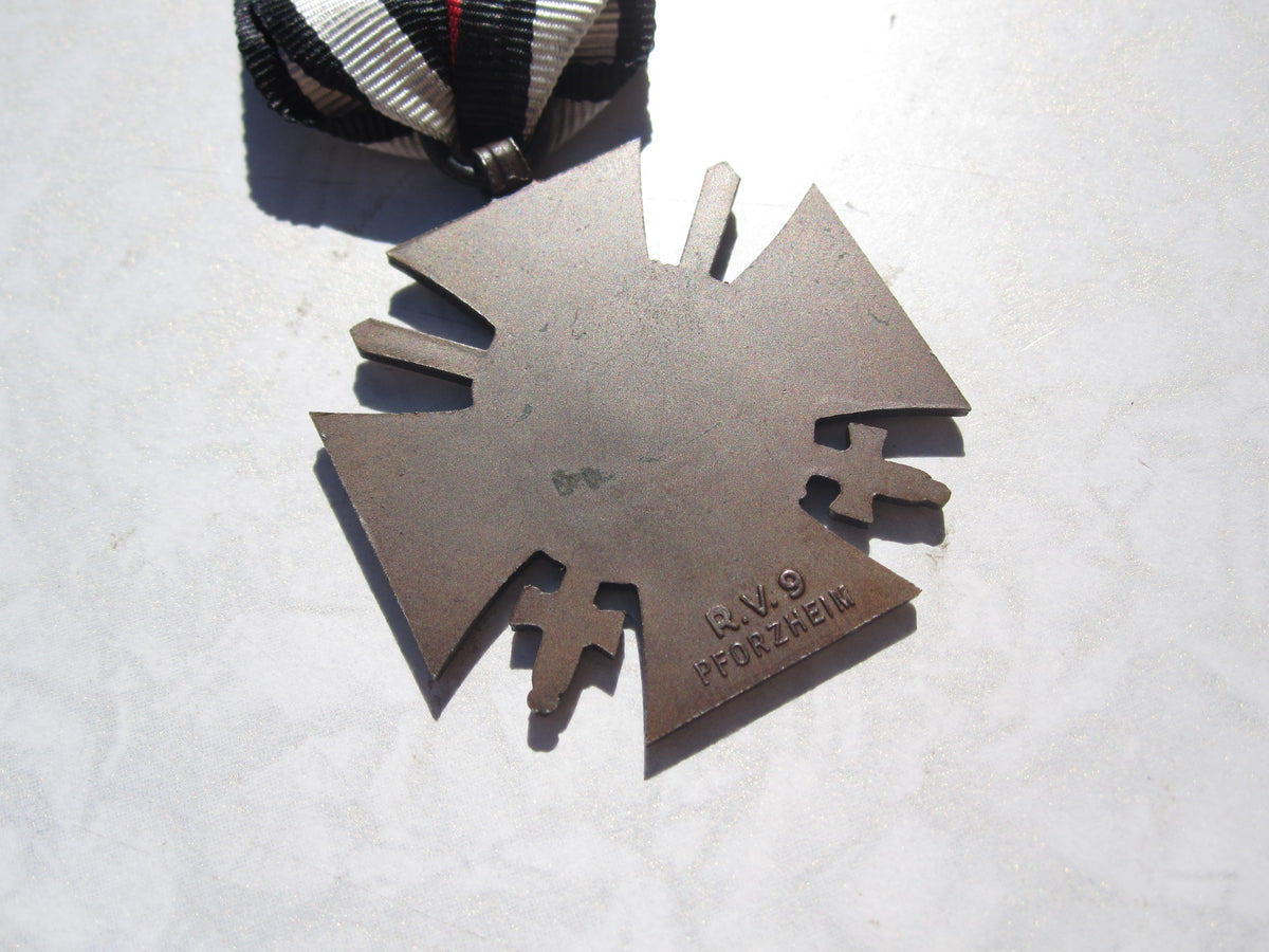 Ehrenkreuz für Frontkämpfer 1914 - 1918 Hersteller:  R.V.9 mit Verleihungsurkunde