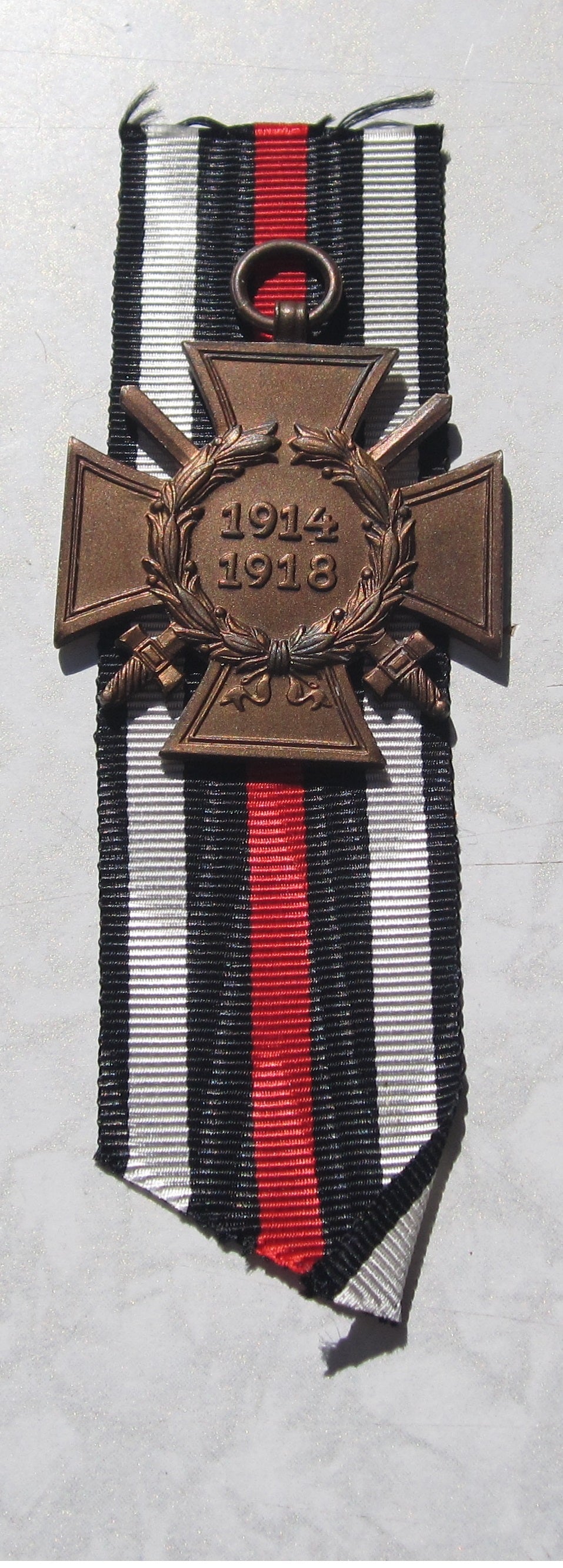 Ehrenkreuz für Frontkämpfer 1914 - 1918 Hersteller:  R.V.26