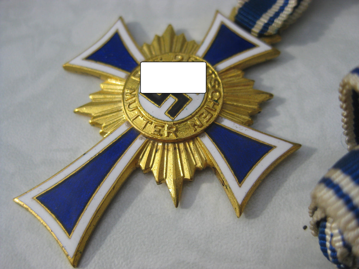 H.W. Ehrenkreuz der deutschen Mutter / Mutterkreuz in Gold / Dritte Stufe in Verleihungsetui