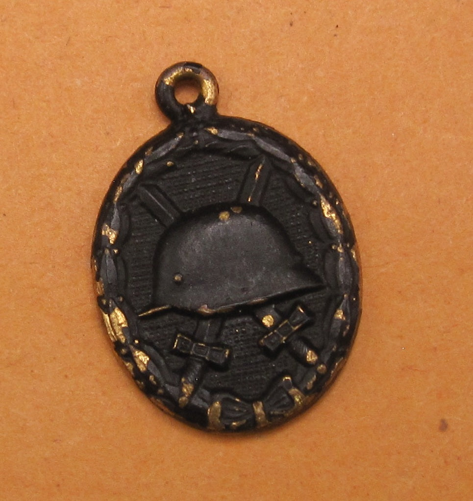 H.W.  -  - Miniatur Verwundetenabzeichen der Wehrmacht in Schwarz Modell / Ausführung 1957