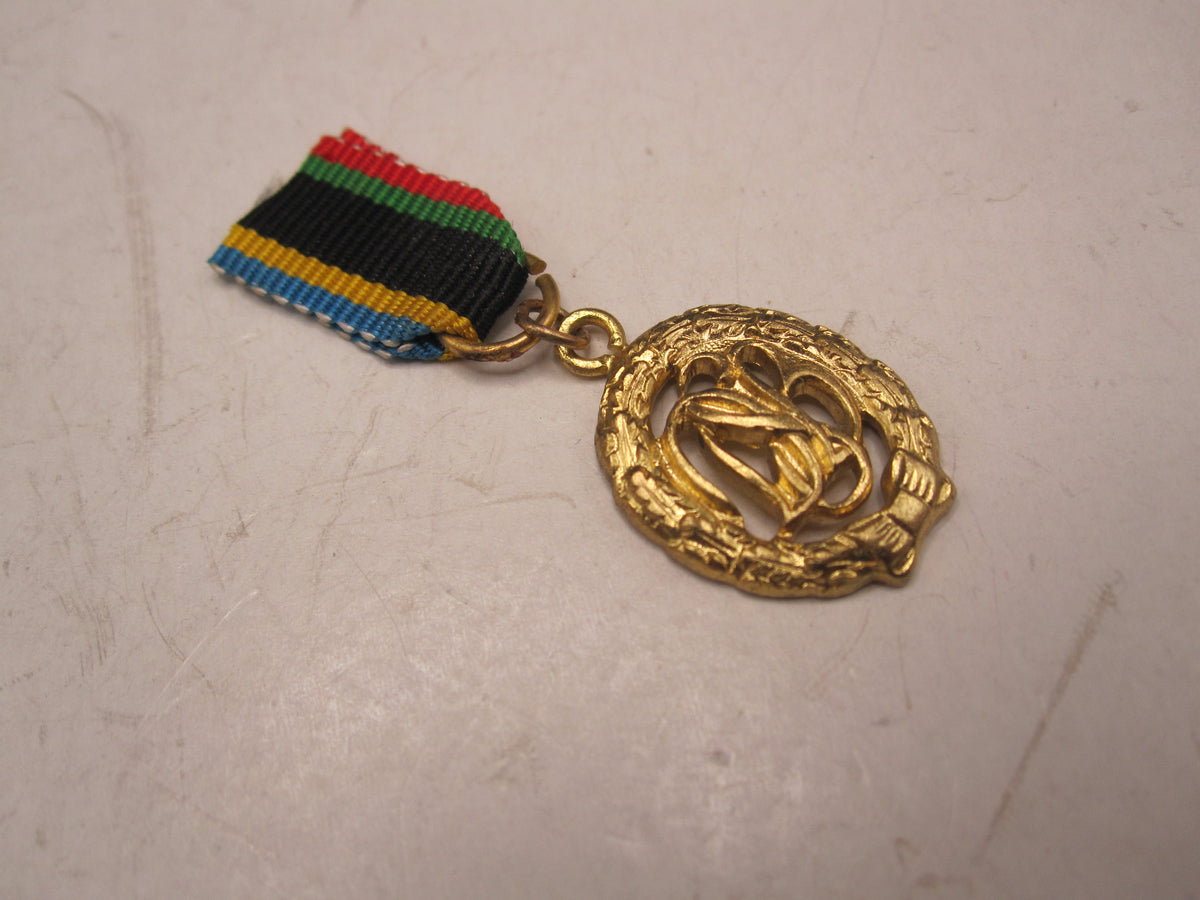 H.W.  -  - Miniatur DSB Sportabzeichen in Gold für die Bundeswehr