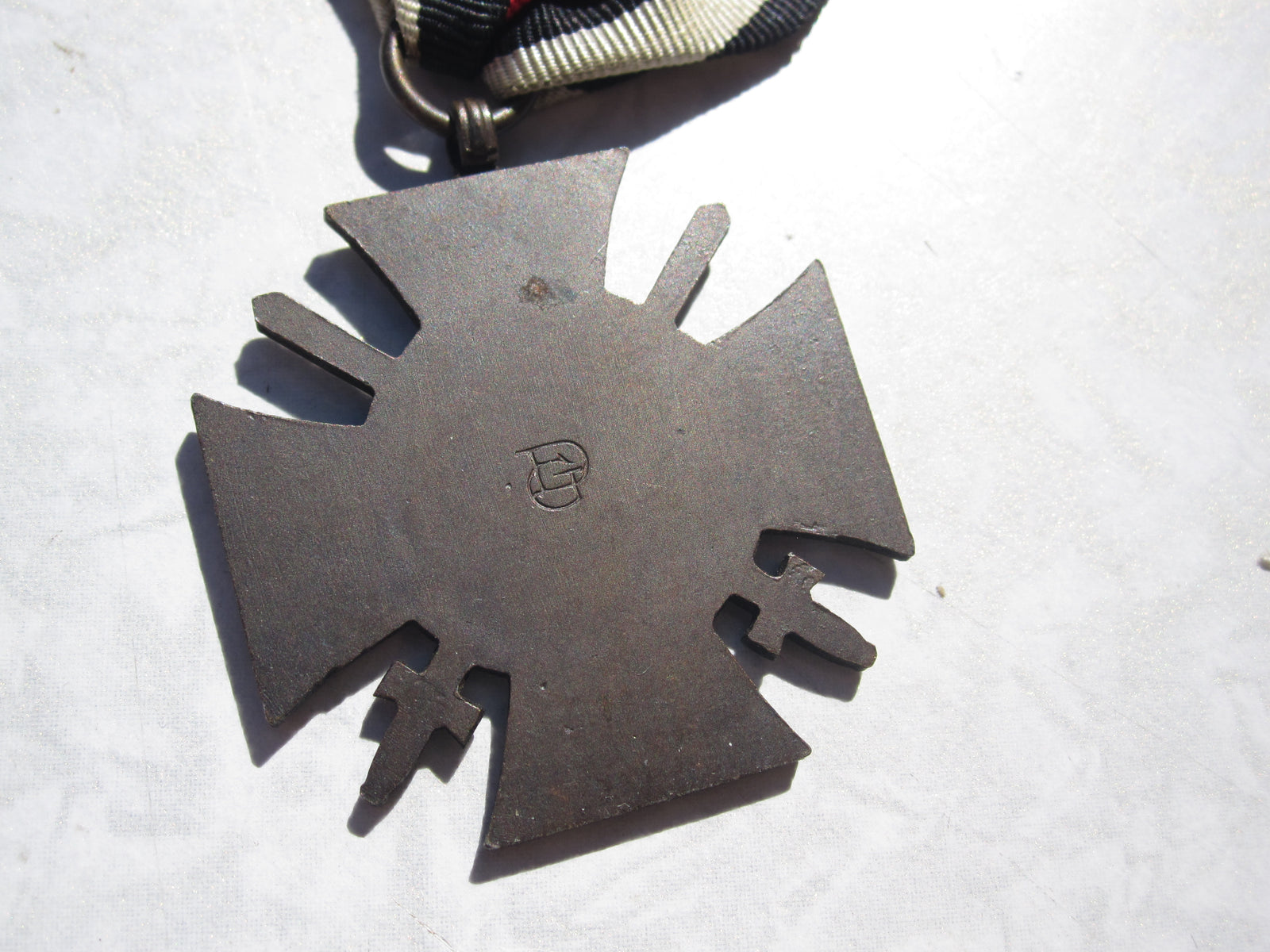 Ehrenkreuz für Frontkämpfer 1914 - 1918 Hersteller:  DG oder GD