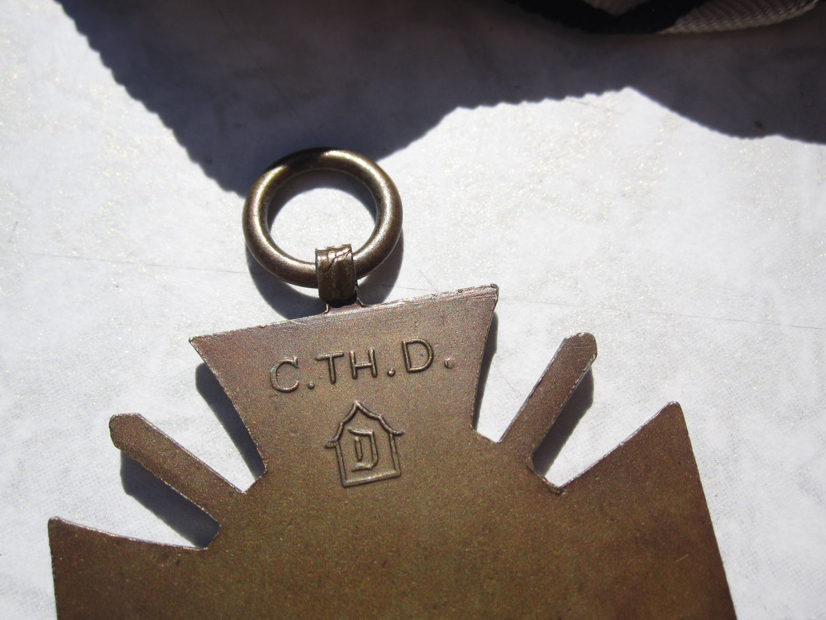 Ehrenkreuz für Frontkämpfer 1914 - 1918 Hersteller:  C.TH.D.