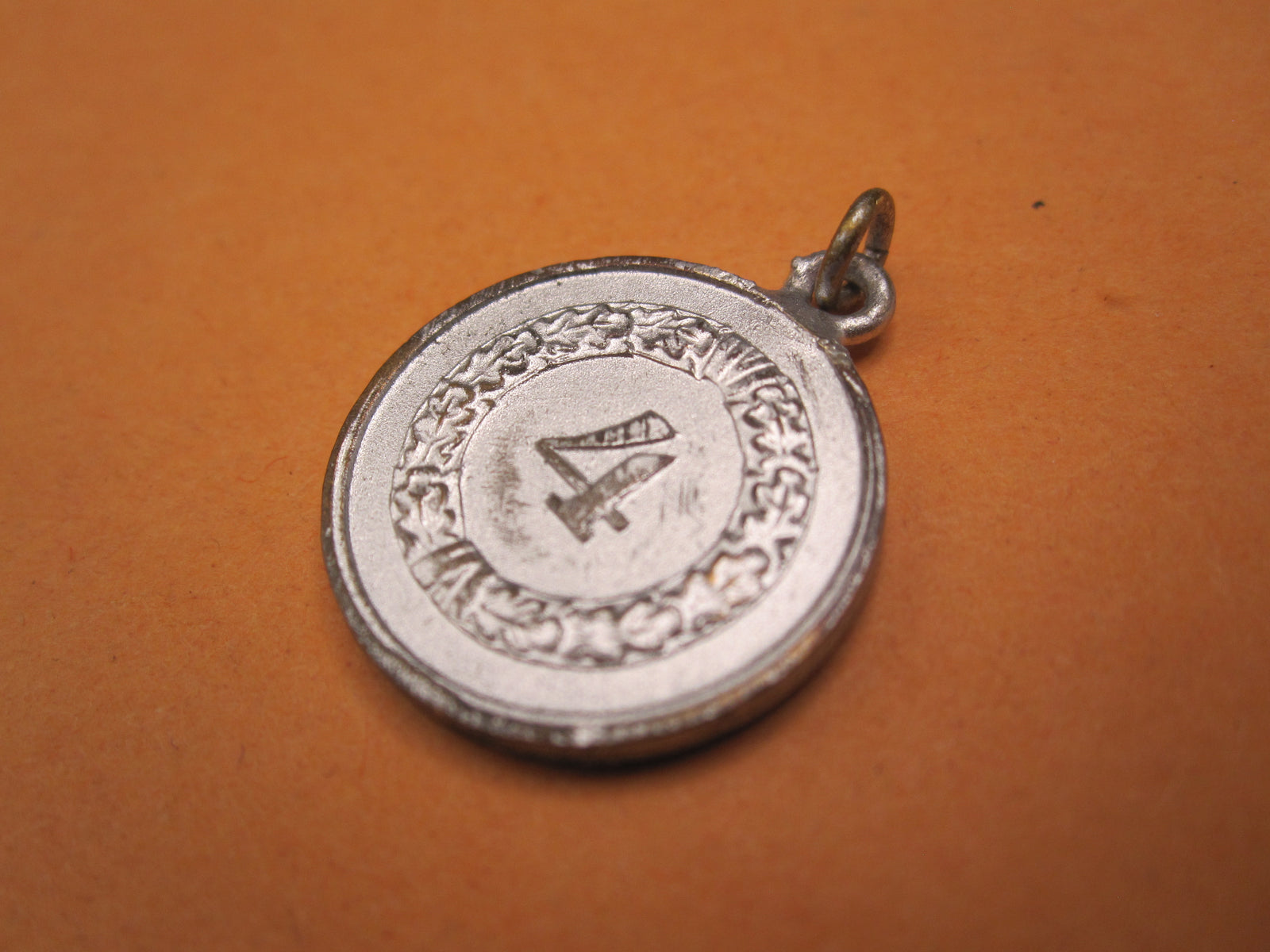 H.W.  -  - Miniatur Dienstauszeichnung der Wehrmacht für 4 Jahre Modell / Ausführung 1957