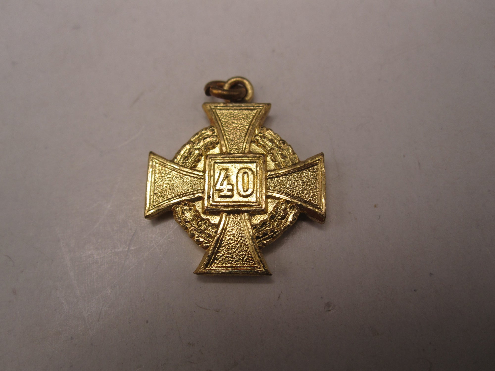 H.W.  -  - Miniatur Kreuz für 40 Jahre Treue Dienste Modell / Ausführung 1957