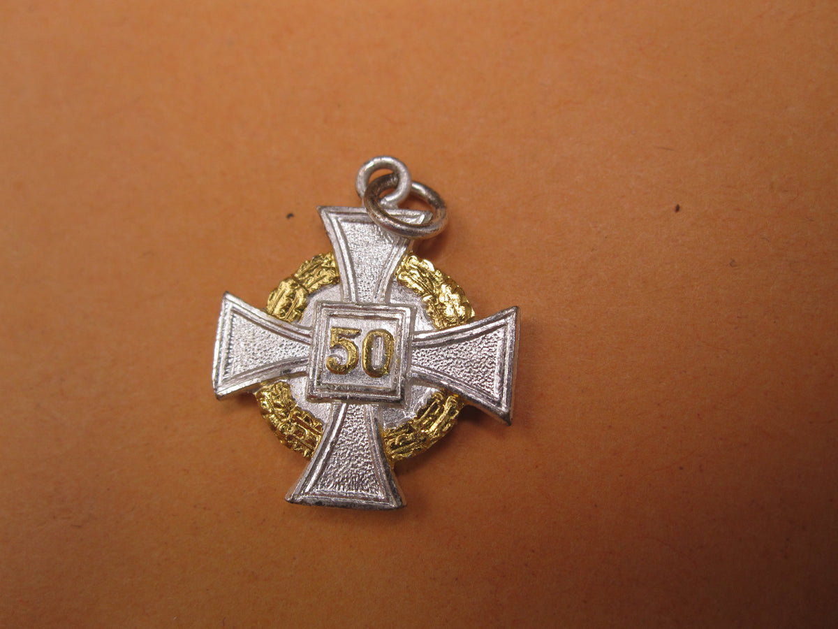H.W.  -  - Miniatur Kreuz für 50 Jahre Treue Dienste Modell / Ausführung 1957
