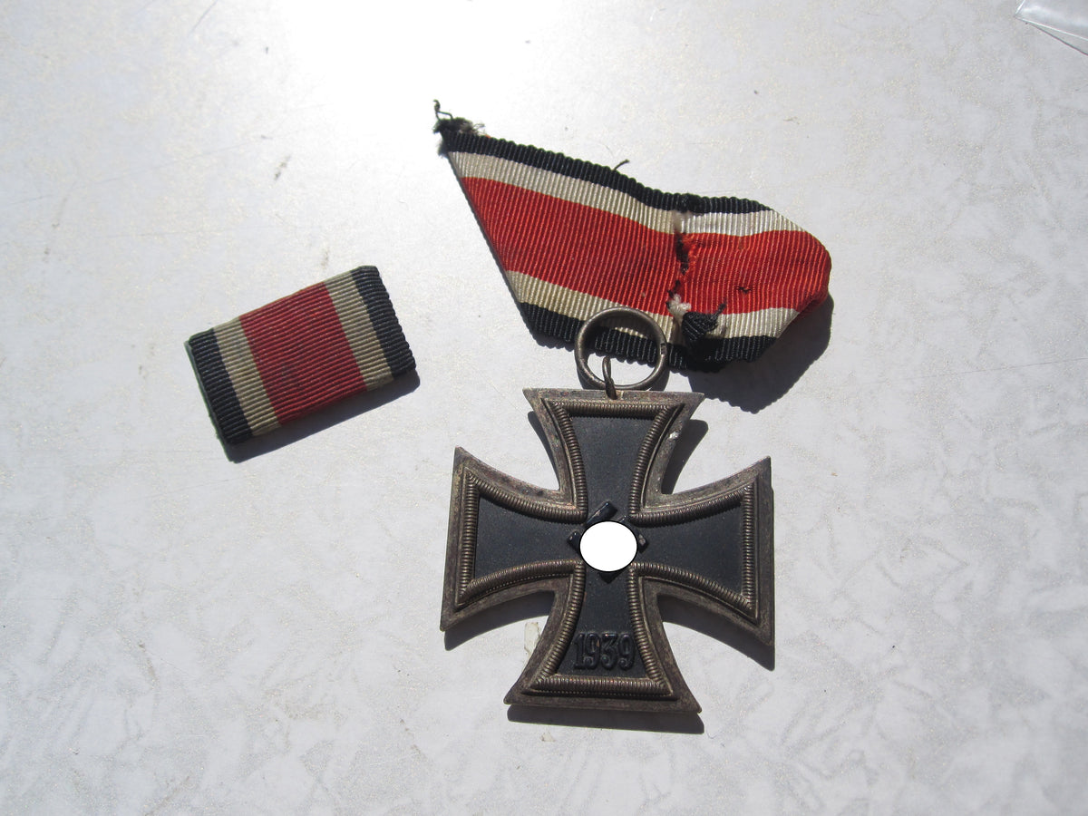 Eisernes Kreuz 2.Klasse 1939 (EK2/39) mit Feldspange Hersteller "15"