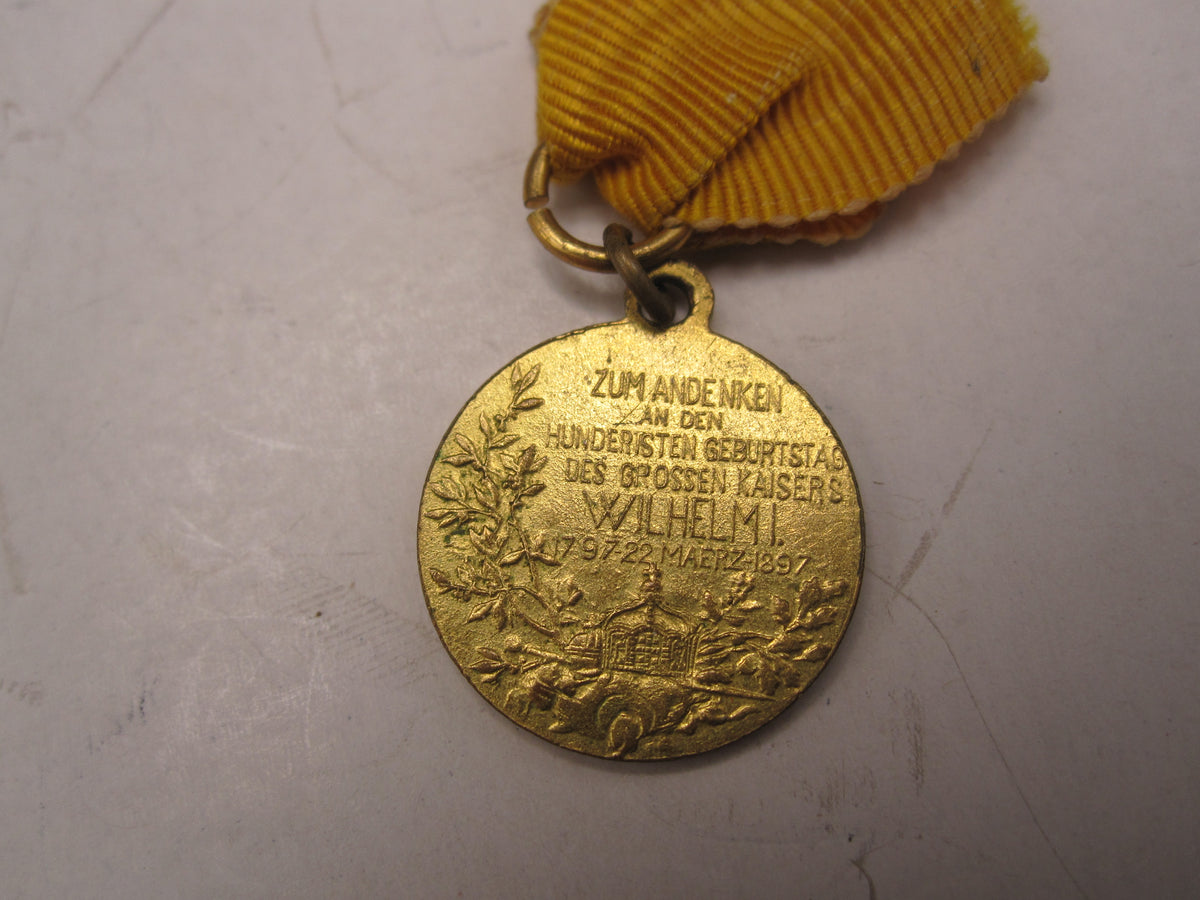 H.W.  -  -  Miniatur Miniaturkettchen Miniaturkette Centenarmedaille
