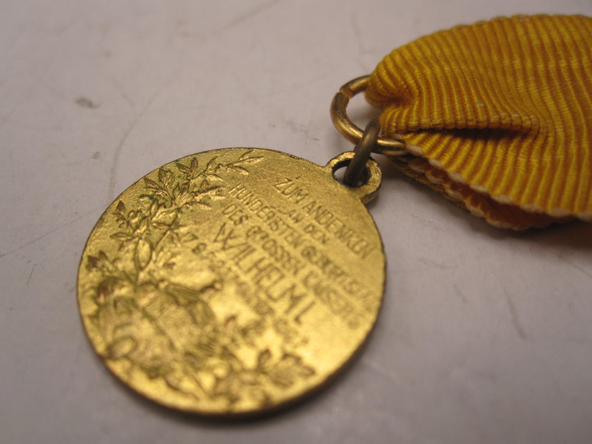 H.W.  -  -  Miniatur Miniaturkettchen Miniaturkette Centenarmedaille