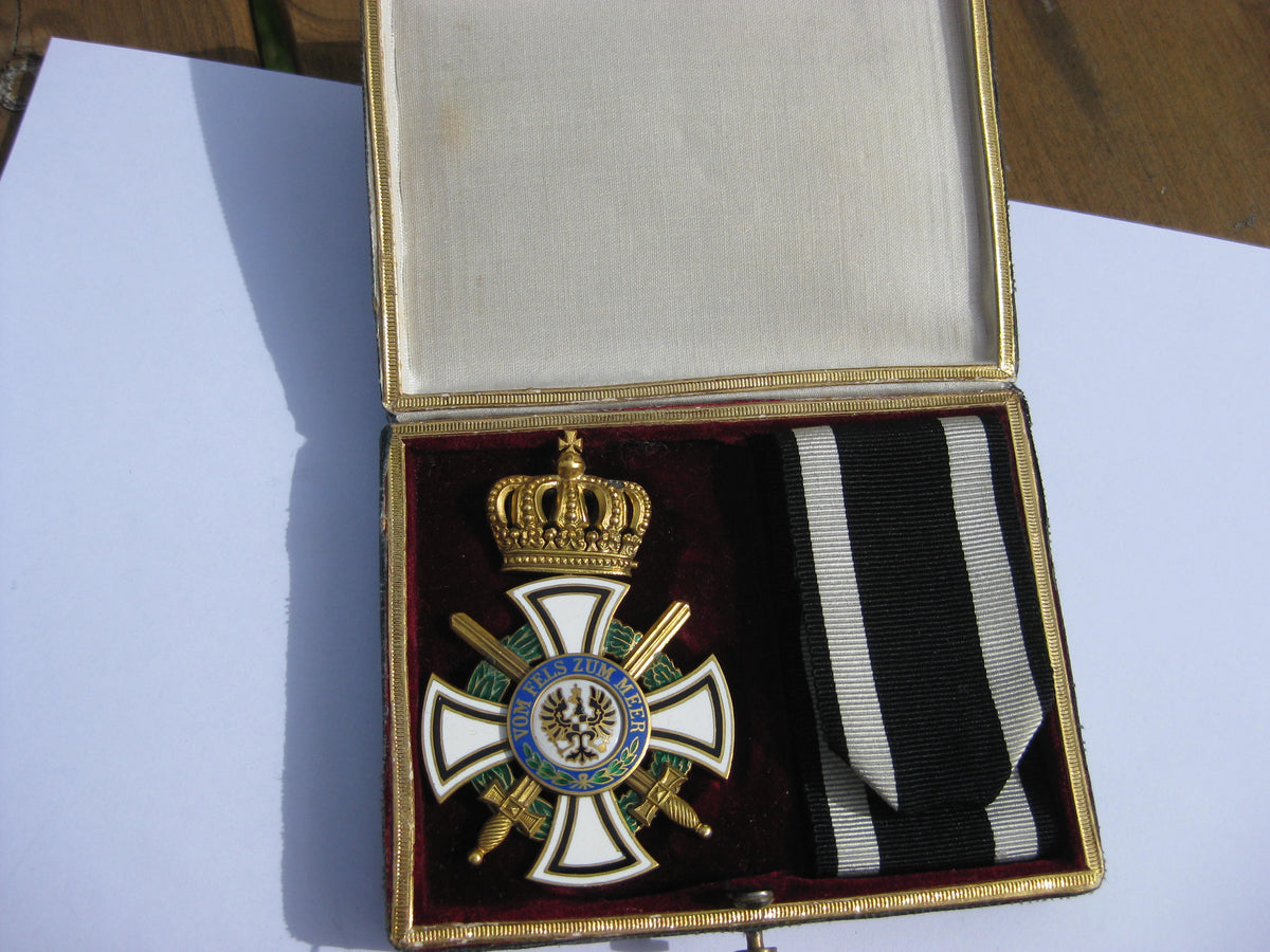 Ritterkreuz Hausorden von Hohenzollern im Verleihungsetui