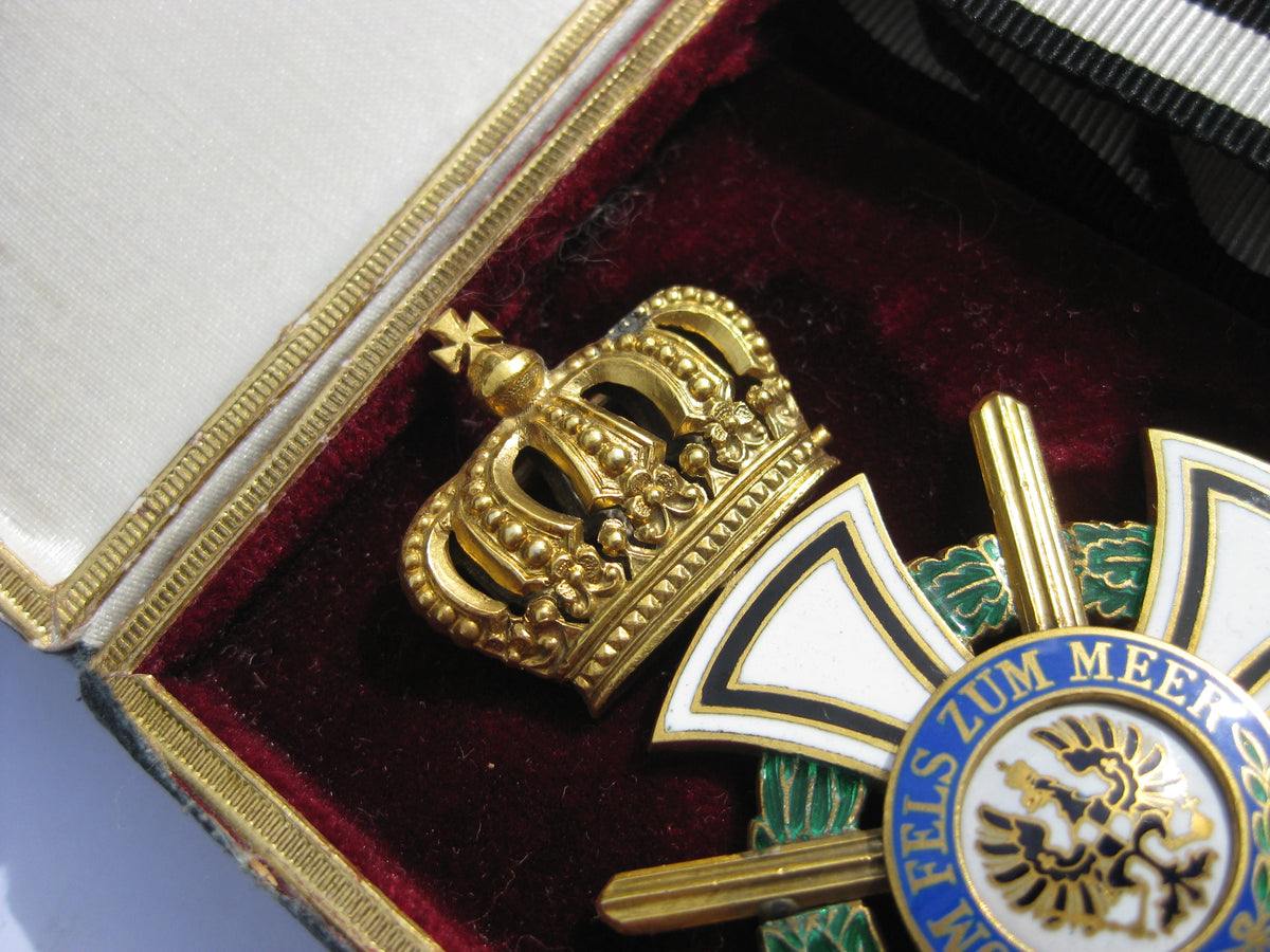 Ritterkreuz Hausorden von Hohenzollern im Verleihungsetui