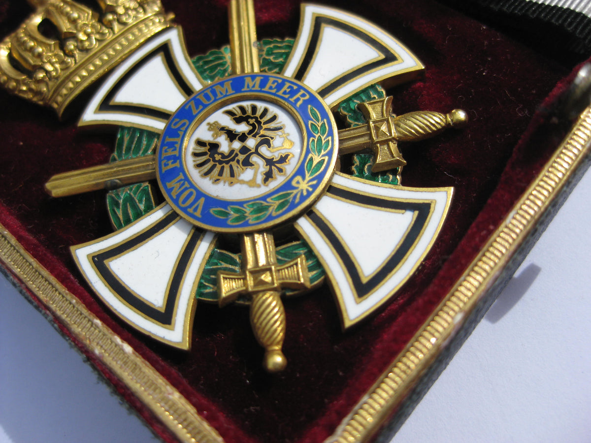 Ritterkreuz Hausorden von Hohenzollern im Verleihungsetui