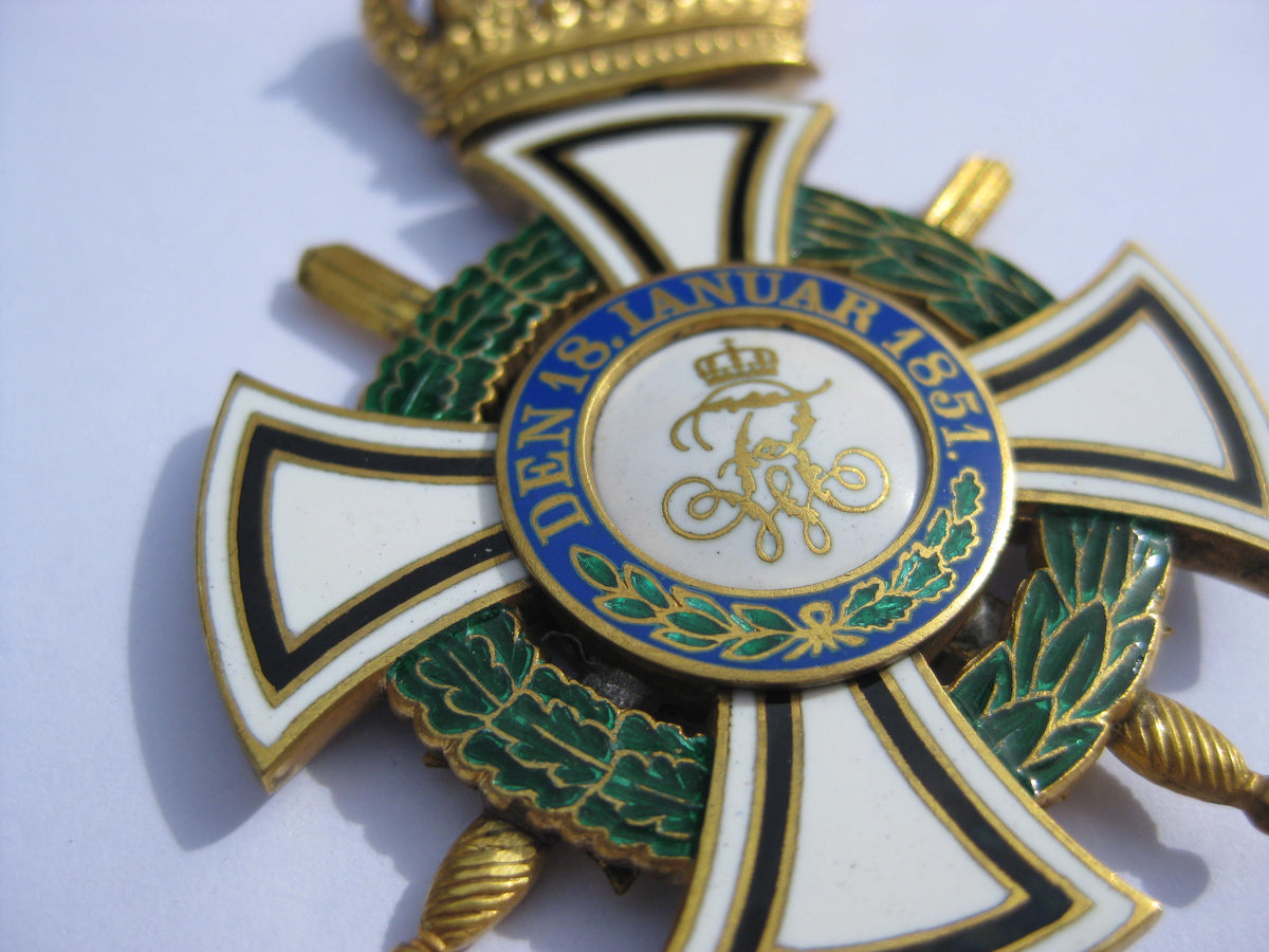 Ritterkreuz Hausorden von Hohenzollern im Verleihungsetui