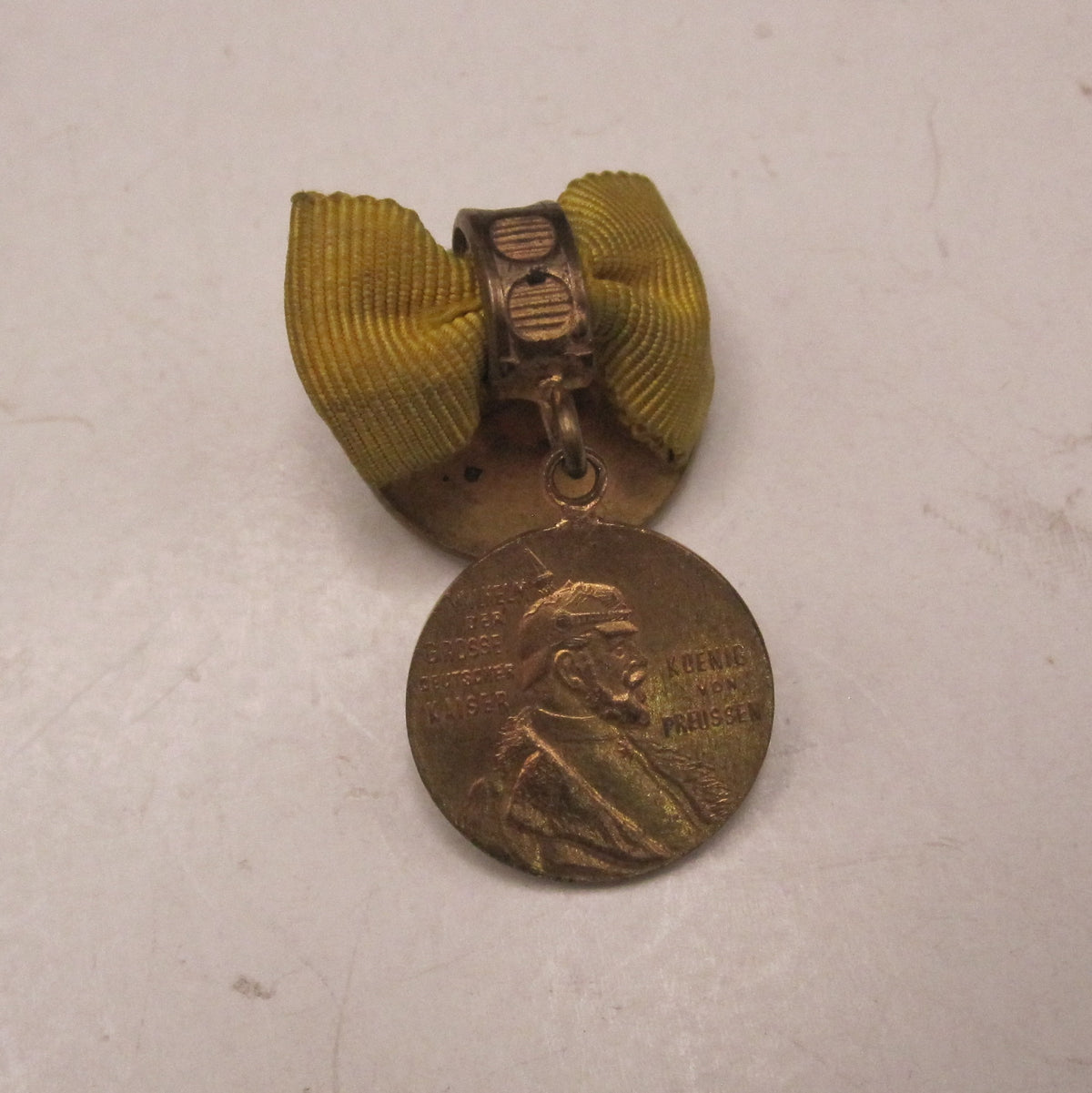 H.W.  -  -  Miniatur Miniaturkettchen Miniaturkette Centenarmedaille
