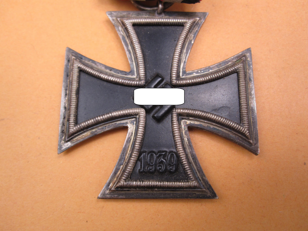 Eisernes Kreuz 2.Klasse 1939 (EK2/39) an Einzelordenspange &amp; Trägerfoto