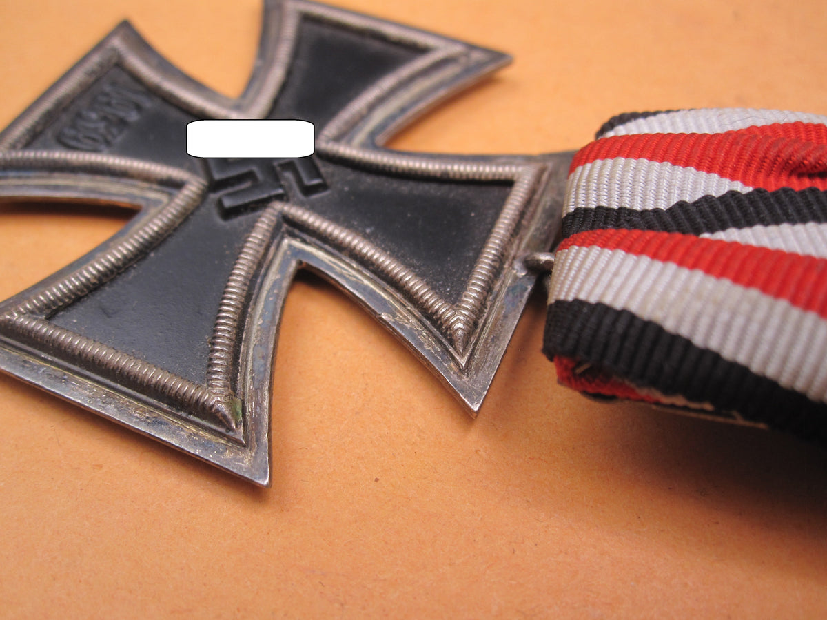 Eisernes Kreuz 2.Klasse 1939 (EK2/39) an Einzelordenspange &amp; Trägerfoto