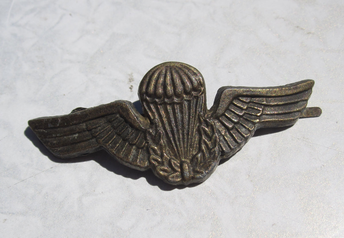 mir unbekanntes Abzeichen Frankreich USA Fallschirmjäger ??