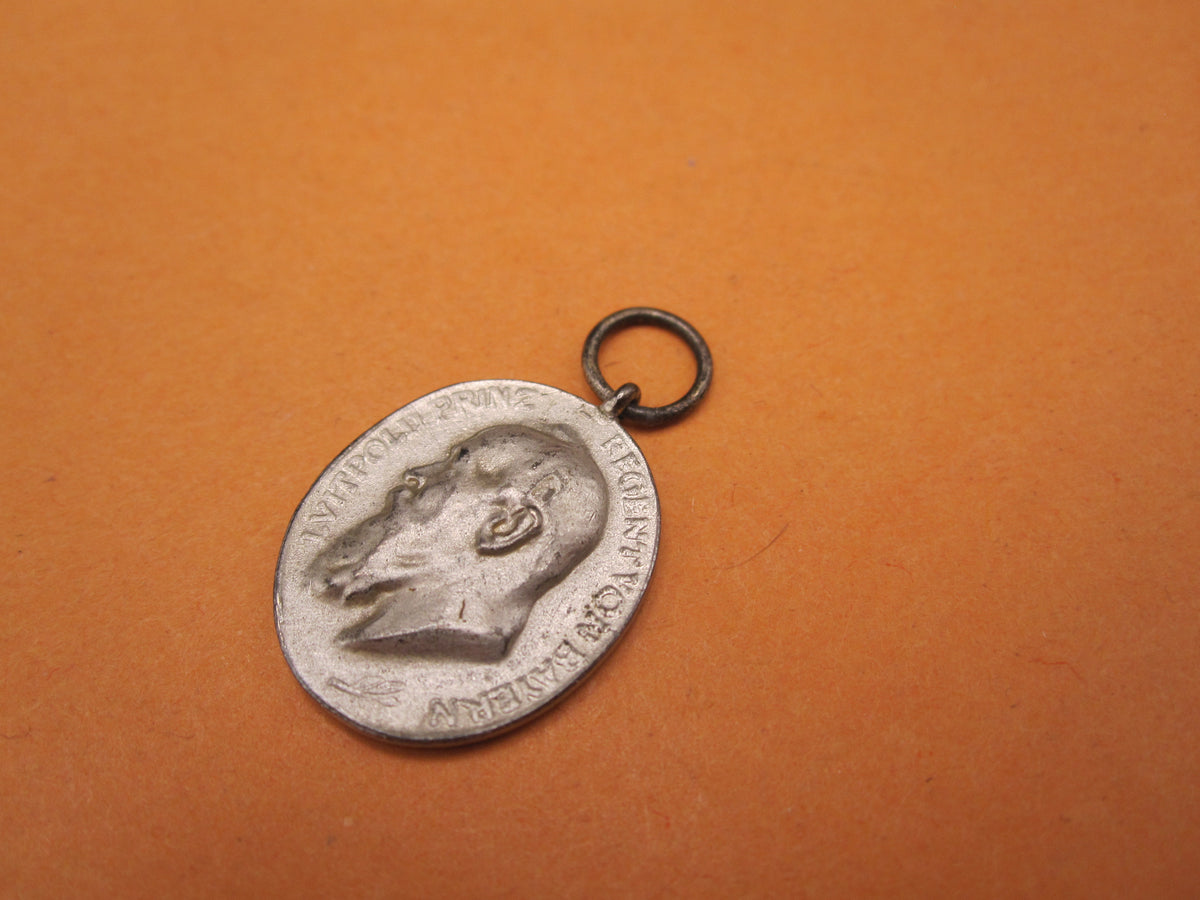 H.W.  -  -  Miniaturorden Bayern Luitpoldmedaille in Silber 1905