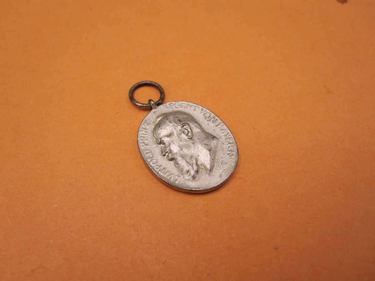 H.W.  -  -  Miniaturorden Bayern Luitpoldmedaille in Silber 1905