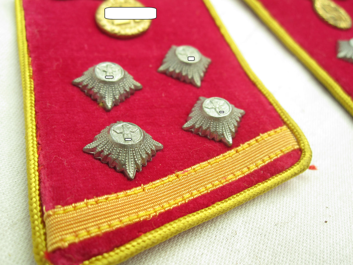 H.W.  -  -   NSDAP Partei Kragenspiegel für Reichsleitung