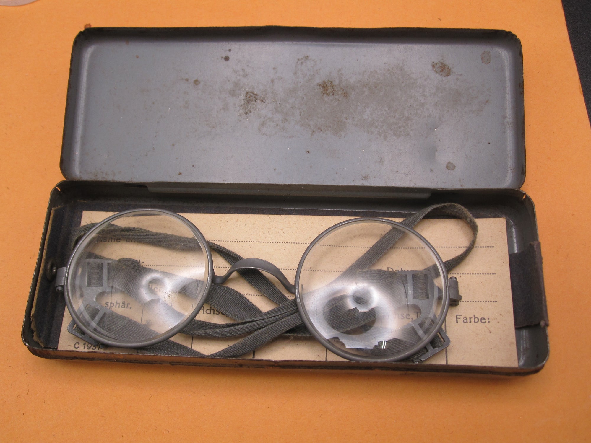 Originale & alte Maskenbrille der Wehrmacht