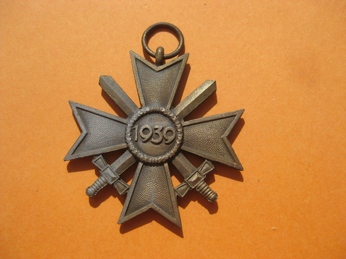 H.W. Kriegsverdienstkreuz 2.Klasse mit Schwertern (KVK2/39) Hersteller: "15"