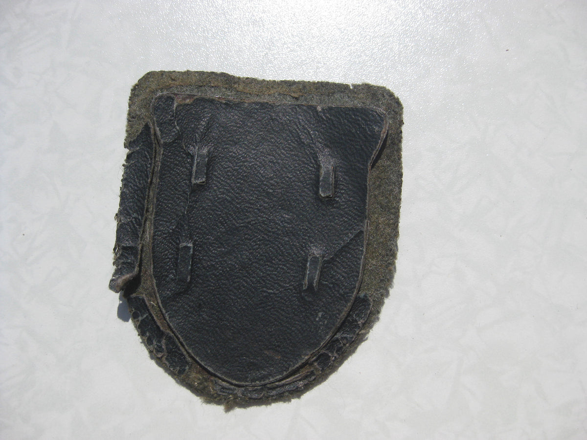 H.W.  -  -  Kubanschild 1943
